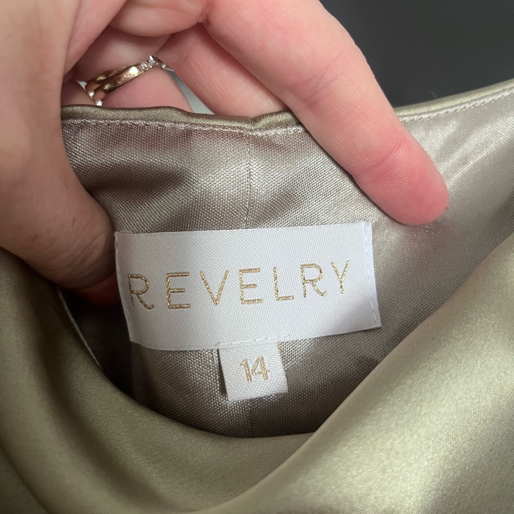 Size 14 maternity bridesmaid dress only worn one time!!